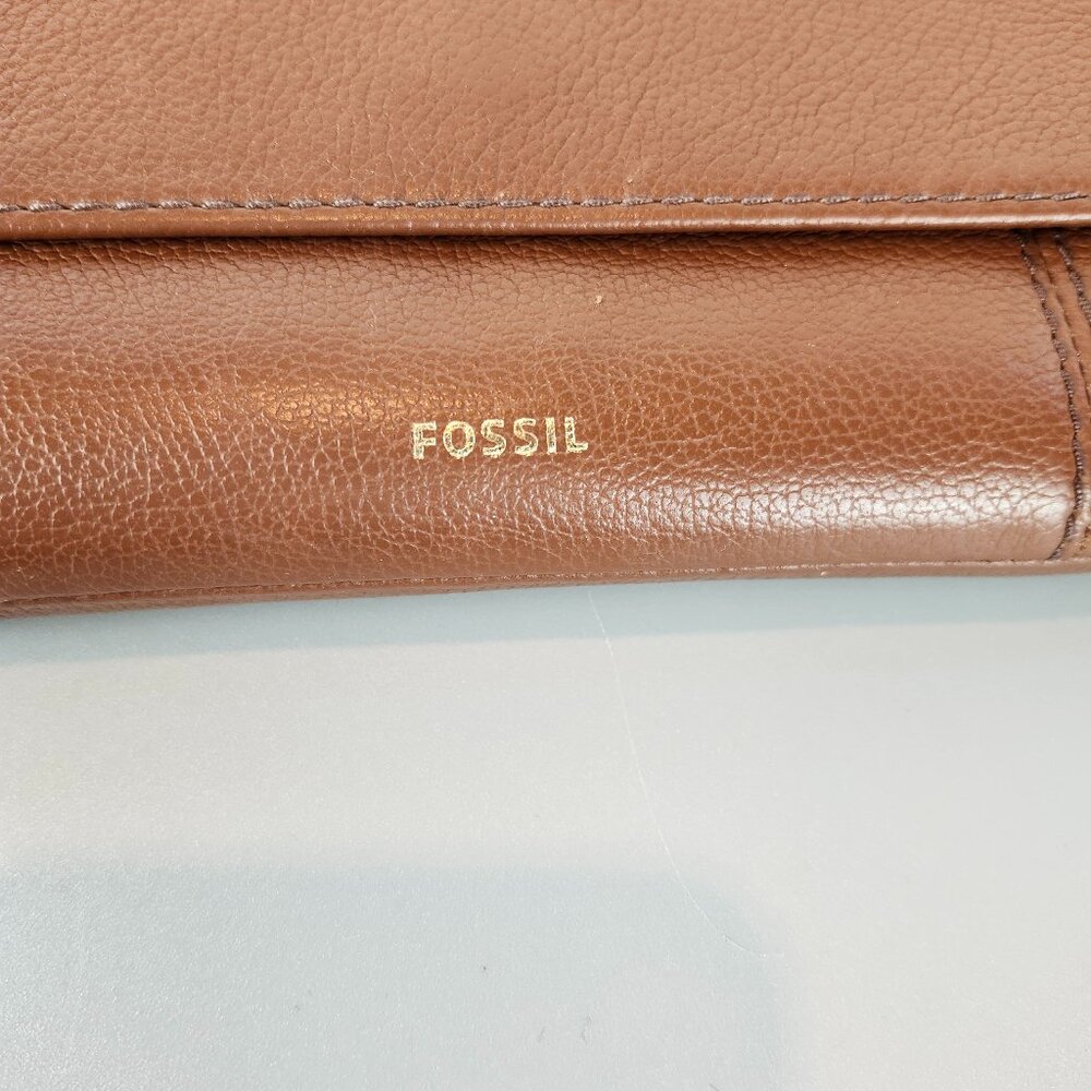 Fossil Jori Flap & Zippered Closure Wallet Brown … - image 3